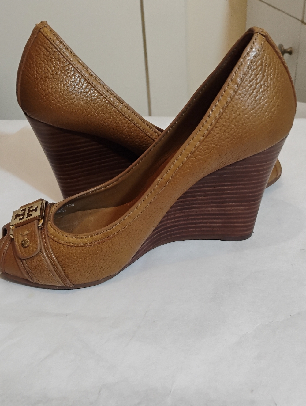 Tory Burch Carnell Peep Toe Wedge Size 6M - Picture 10 of 13